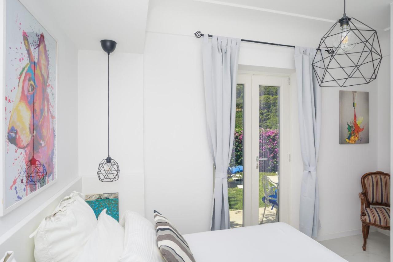 Juniorsuiteb&B Капри Екстериор снимка